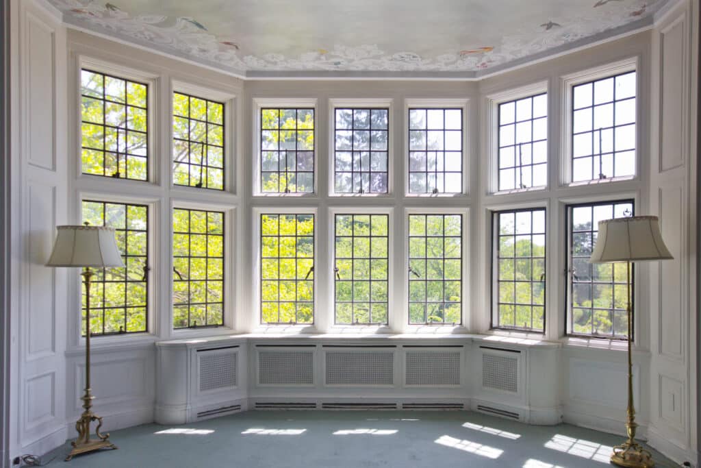 bay windows. bow windows